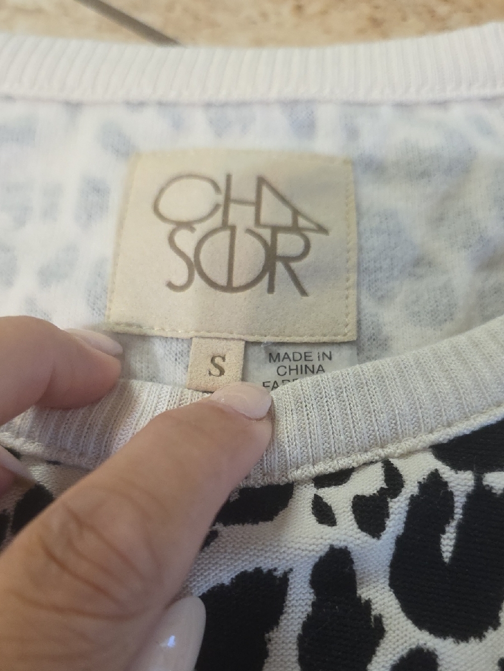 Chaser Black and White Leopard Print Pullover Top - Picture 2 of 2